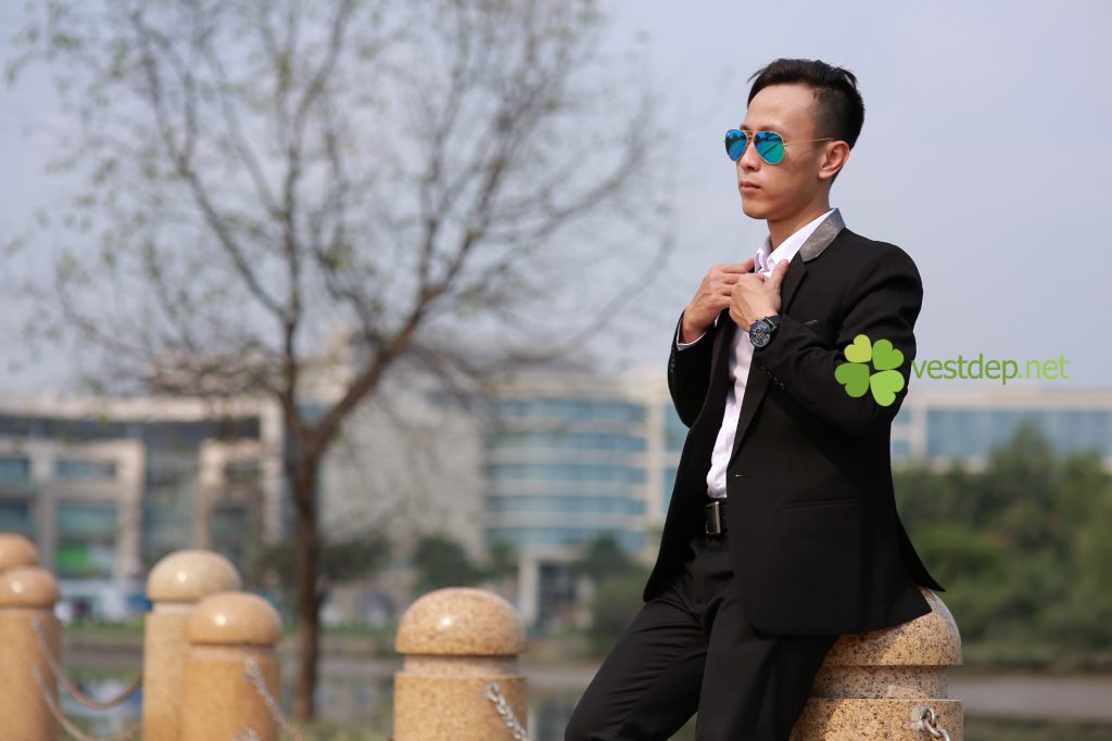 Áo vest nam caro trẻ trung phối quần jeans năng động